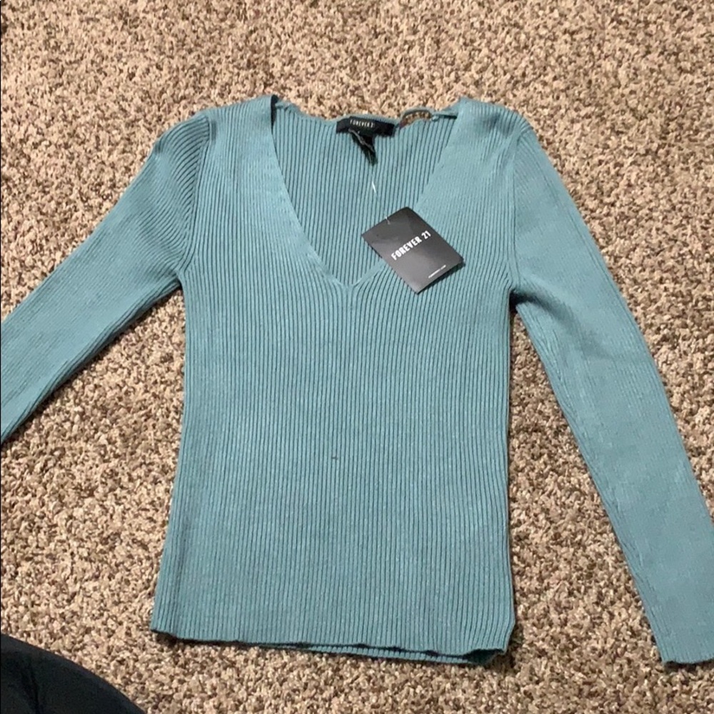 Ribbed sweater v neck